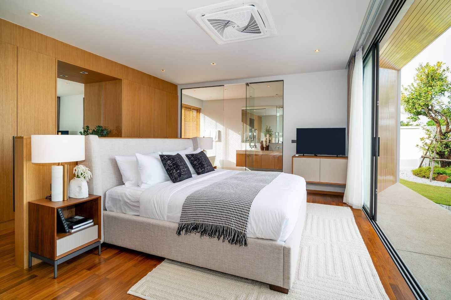 Modern Zen-Style 3-Bedroom Pool Villa with Tranquil Atmosphere in Thalang