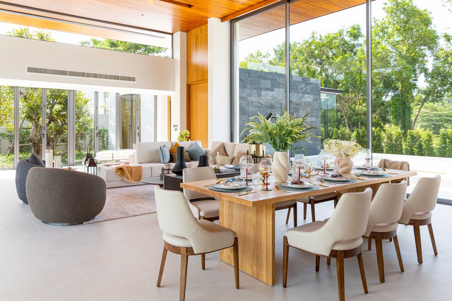 Elegant 3-Bedroom Private Pool Villa in Quiet Chalong