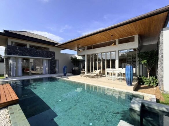 Contemporary 4-Bedroom Private Pool Villa near Layan Beach