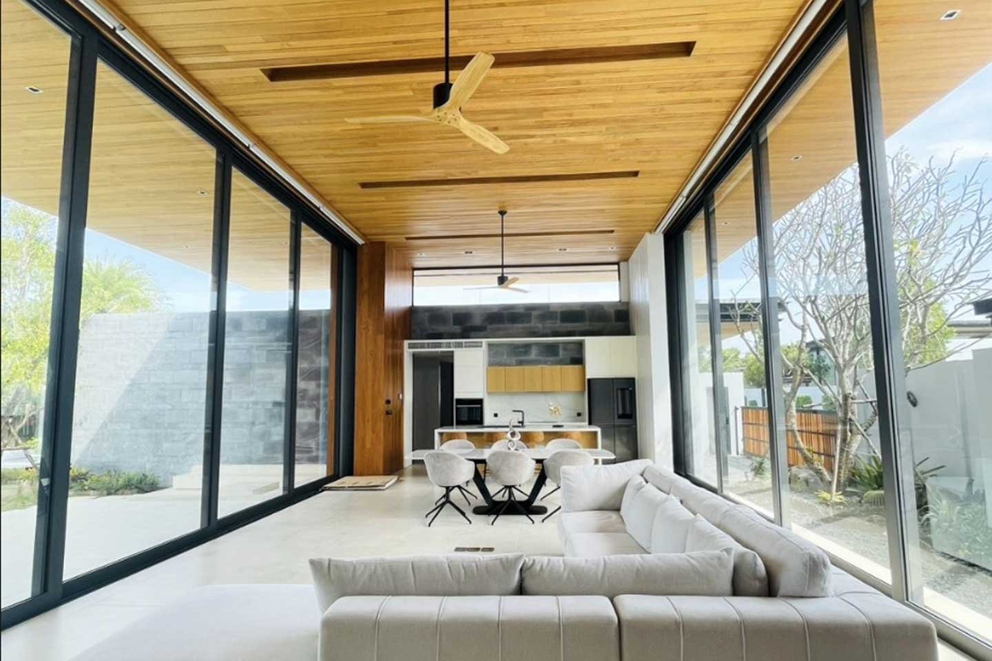 Modern 4-bedroom Pool Villa in the Heart of Cherngtalay