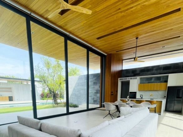 Modern 4-bedroom Pool Villa in the Heart of Cherngtalay