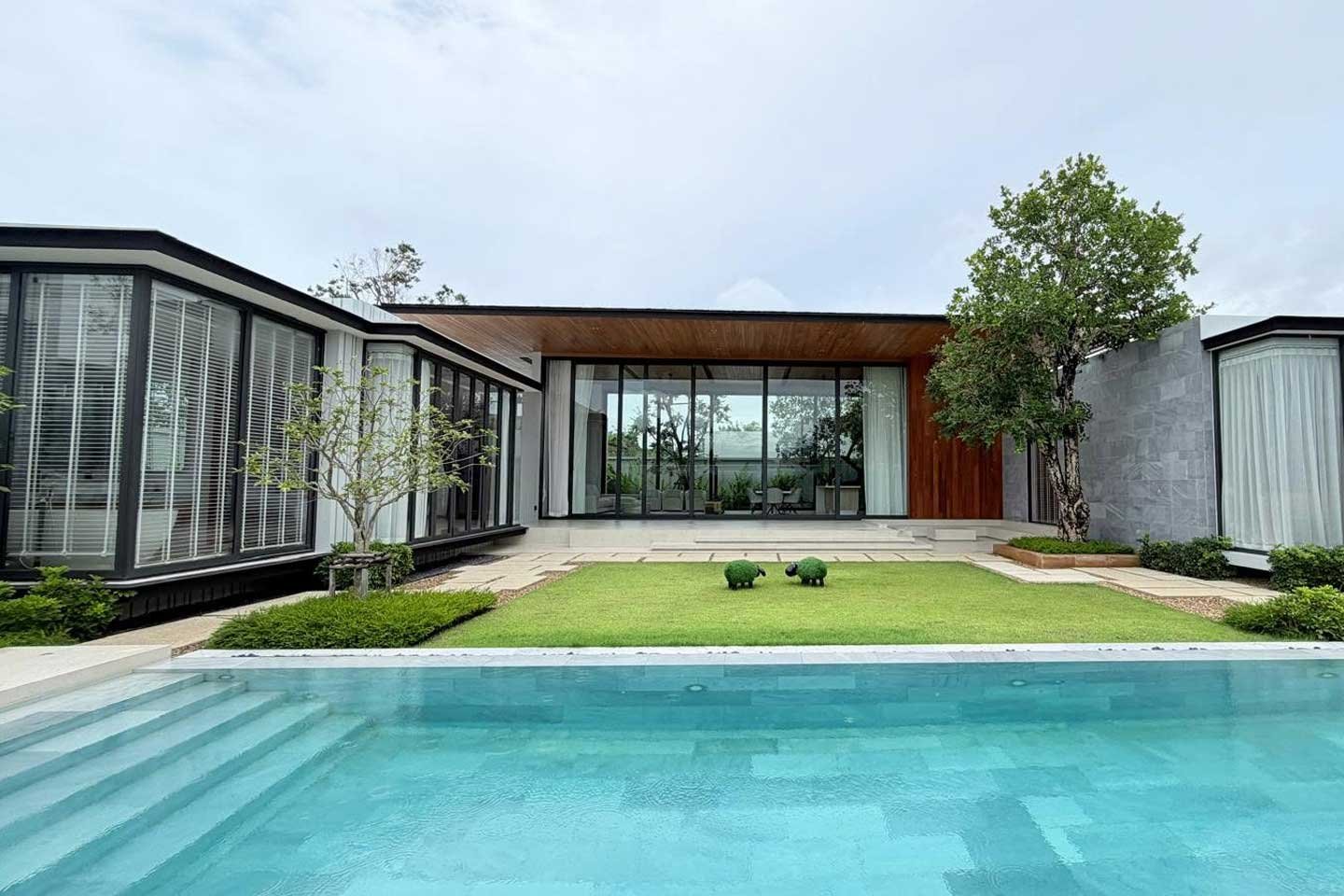 Spacious 5-Bedroom Private Pool Villa near Bangtao Beach