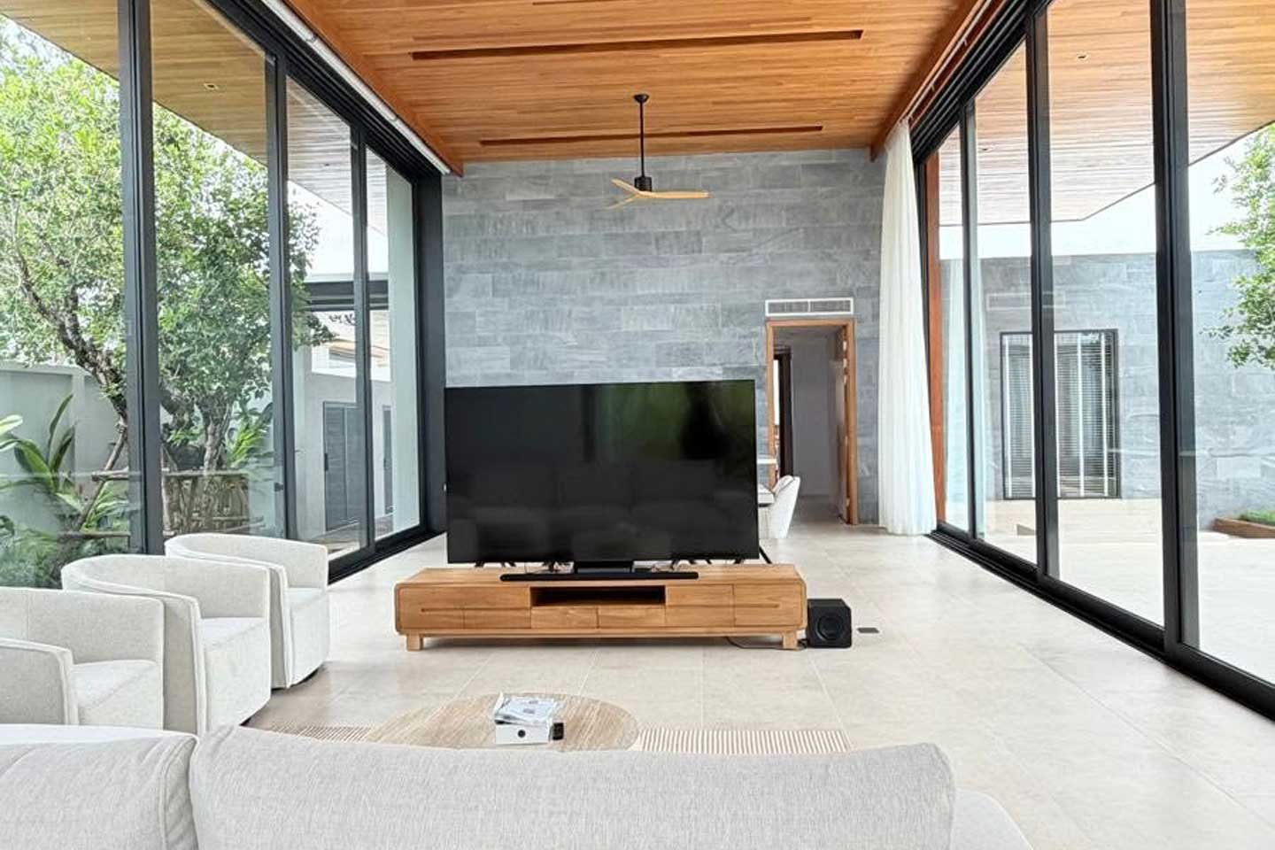 Spacious 5-Bedroom Private Pool Villa near Bangtao Beach