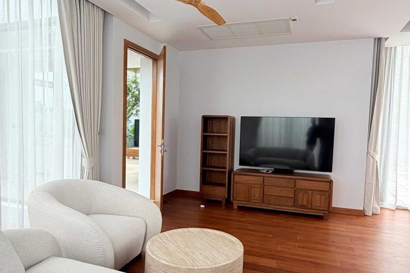 Spacious 5-Bedroom Private Pool Villa near Bangtao Beach