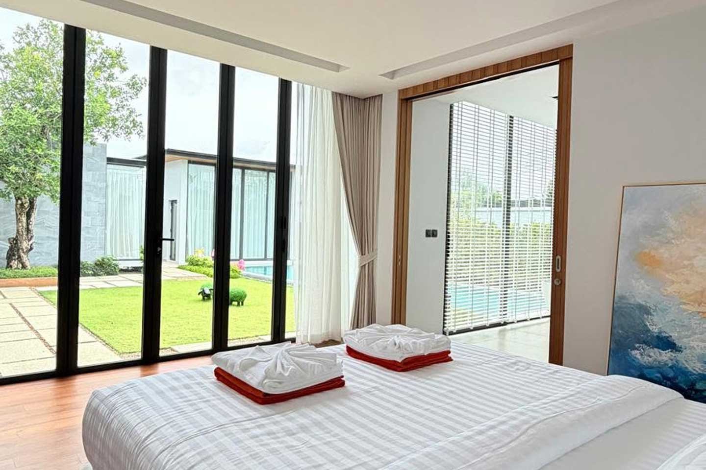 Spacious 5-Bedroom Private Pool Villa near Bangtao Beach