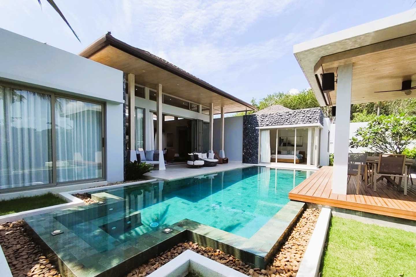 Modern 3-Bedroom Lakeside Pool Villa near Bangtao