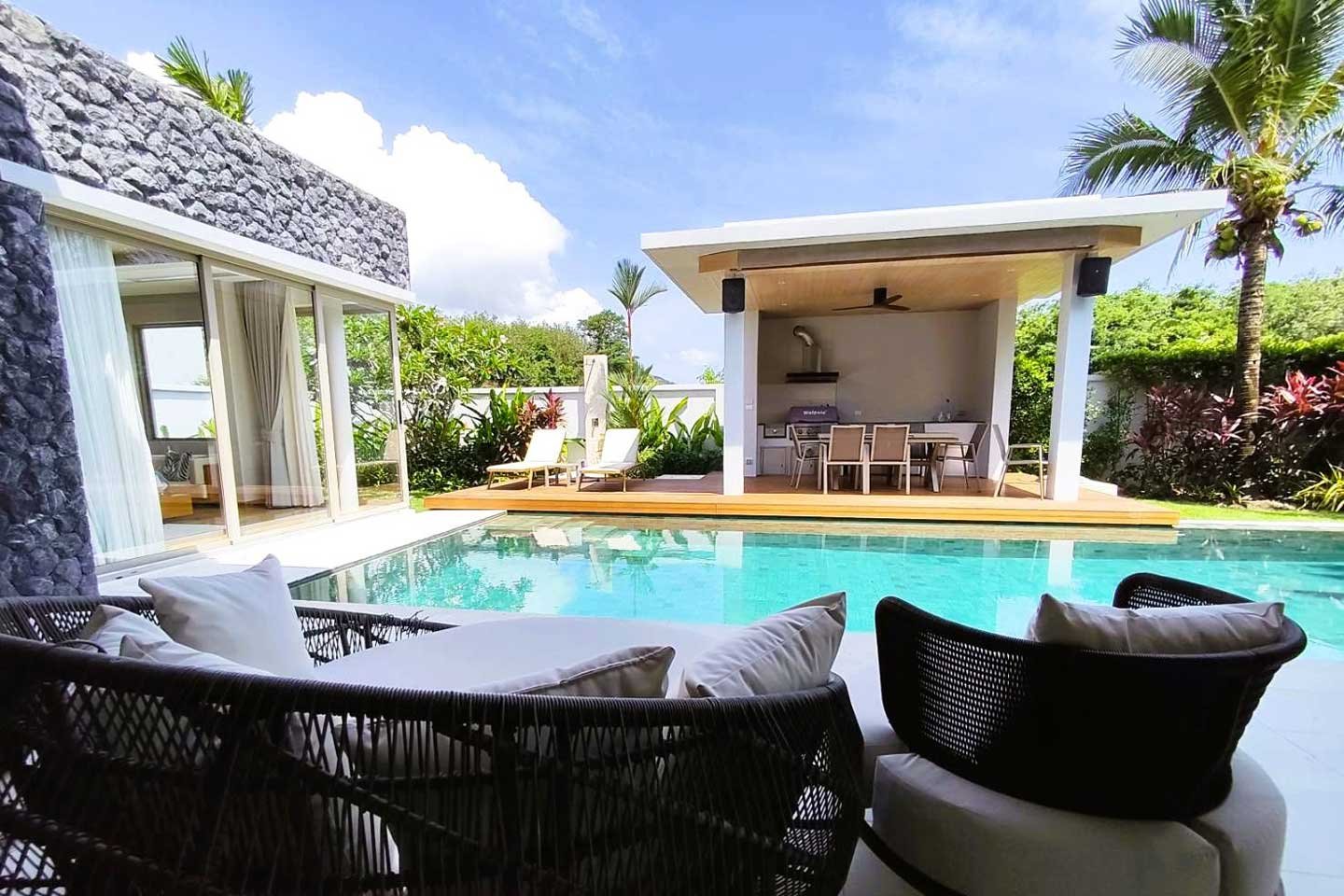 Modern 3-Bedroom Lakeside Pool Villa near Bangtao