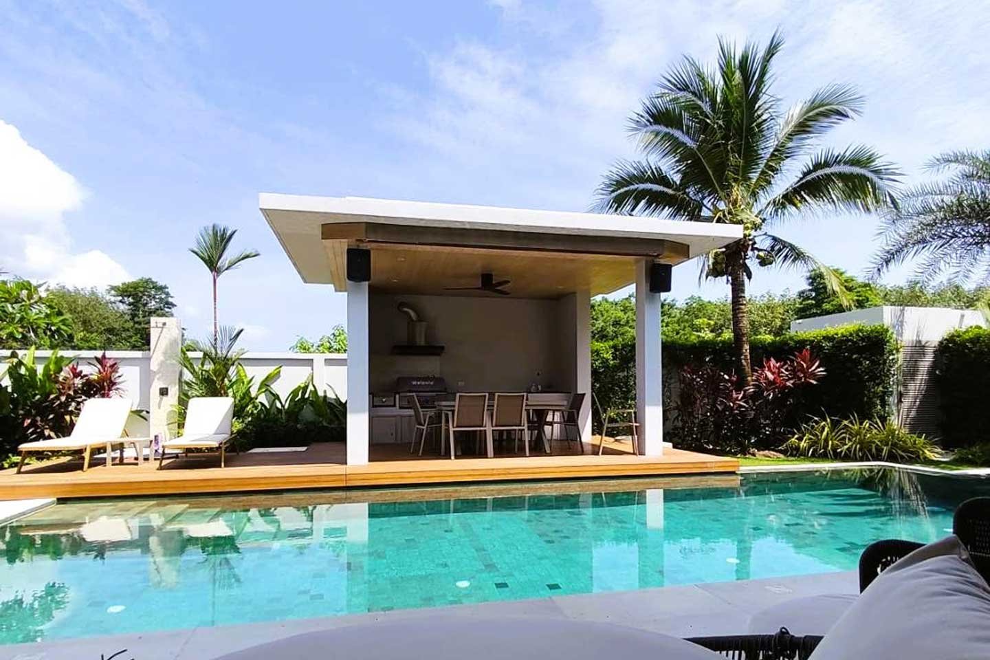 Modern 3-Bedroom Lakeside Pool Villa near Bangtao