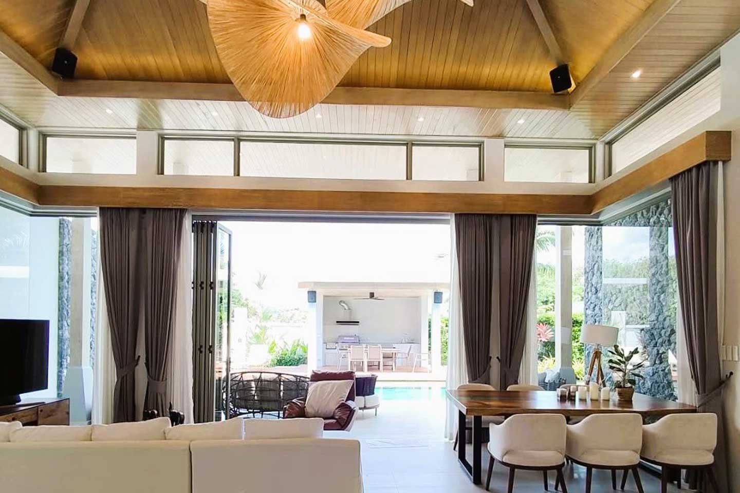 Modern 3-Bedroom Lakeside Pool Villa near Bangtao
