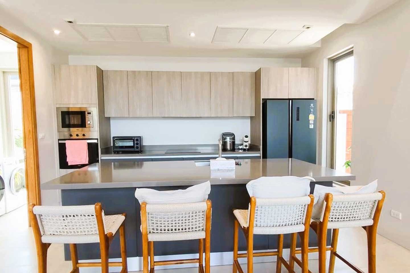 Modern 3-Bedroom Lakeside Pool Villa near Bangtao