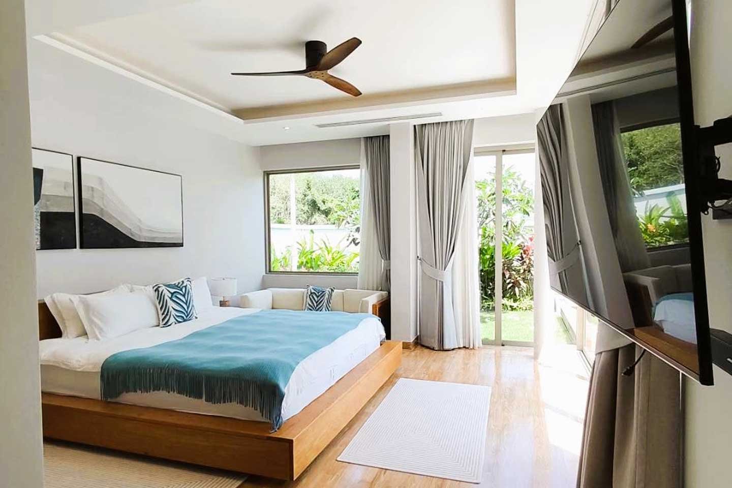 Modern 3-Bedroom Lakeside Pool Villa near Bangtao