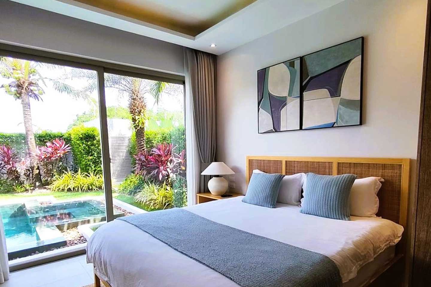 Modern 3-Bedroom Lakeside Pool Villa near Bangtao