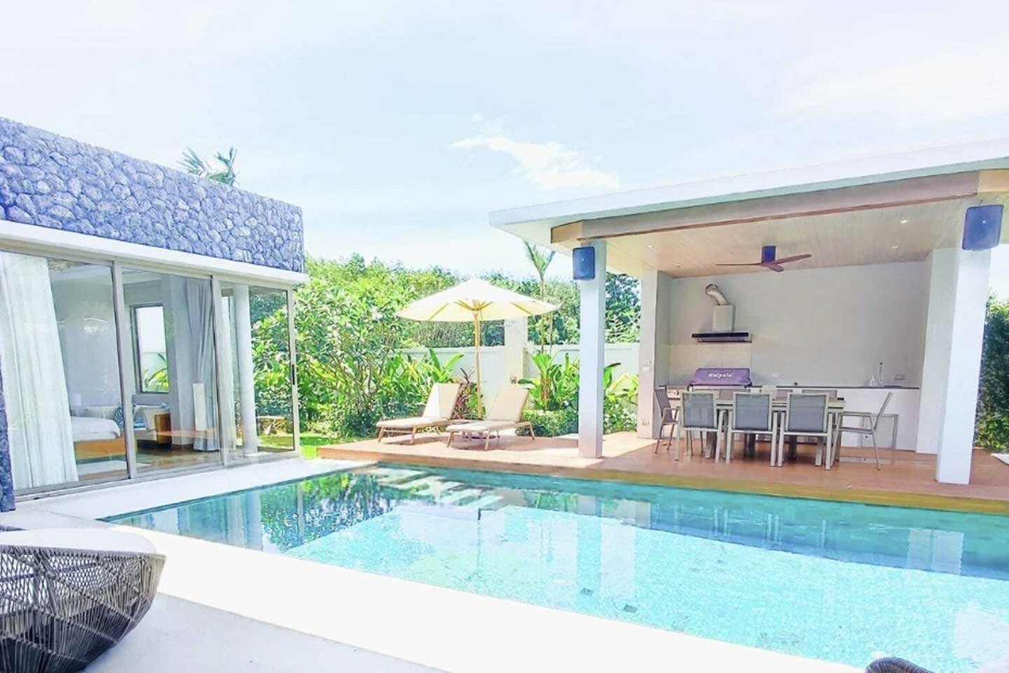 Modern 3-Bedroom Lakeside Pool Villa near Bangtao