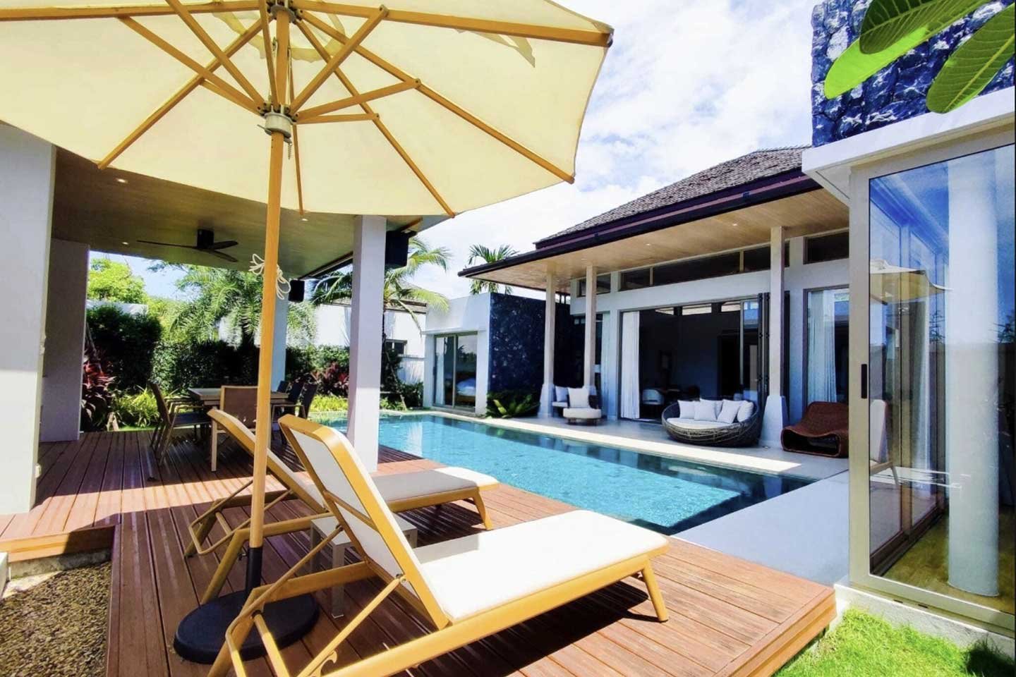 Modern 3-Bedroom Lakeside Pool Villa near Bangtao