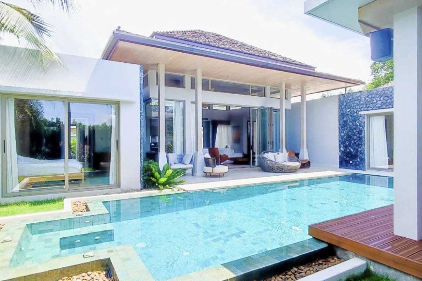 Modern 3-Bedroom Lakeside Pool Villa near Bangtao