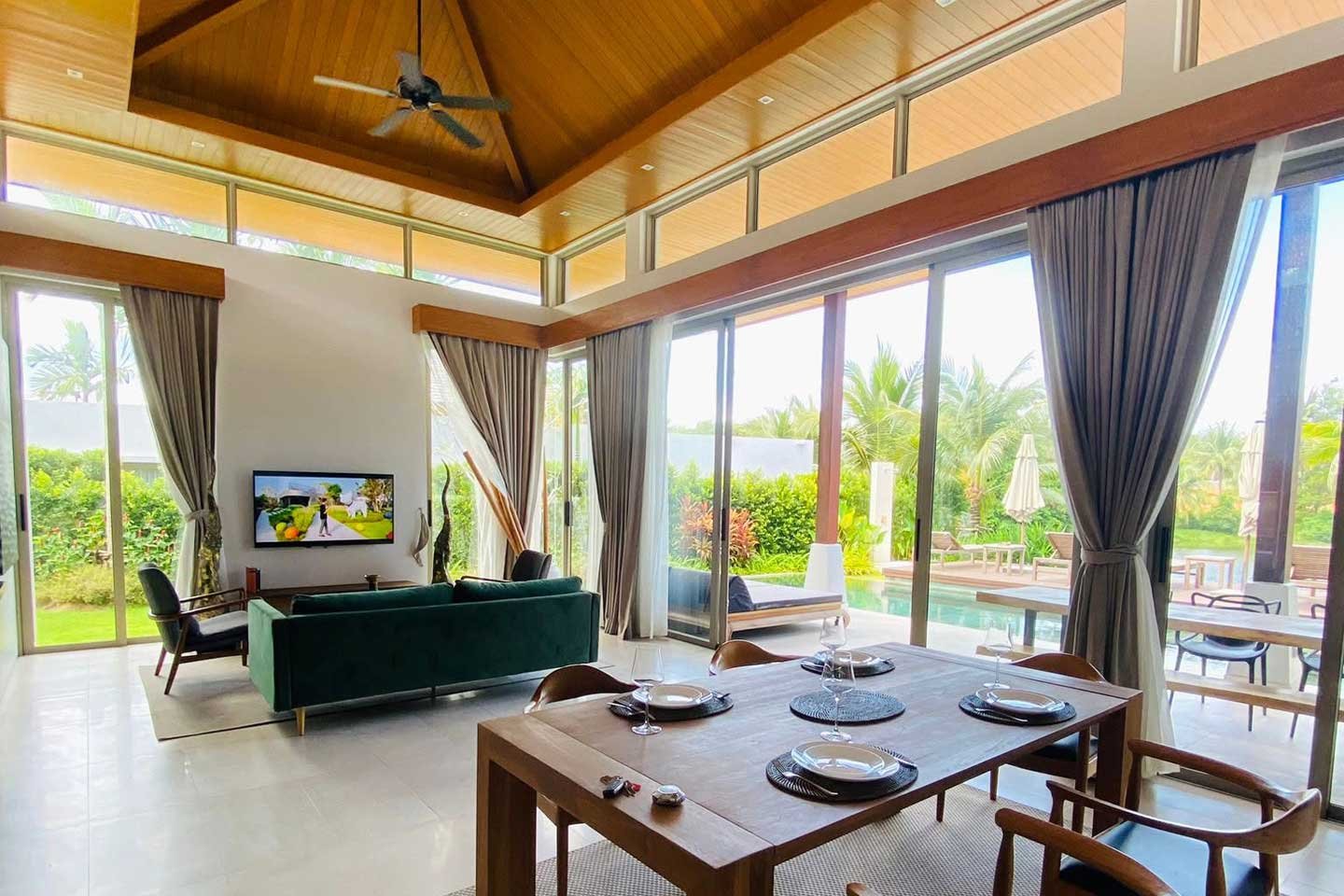 Modern 3-Bedroom Lakeside Private Pool Villa in Cherngtalay
