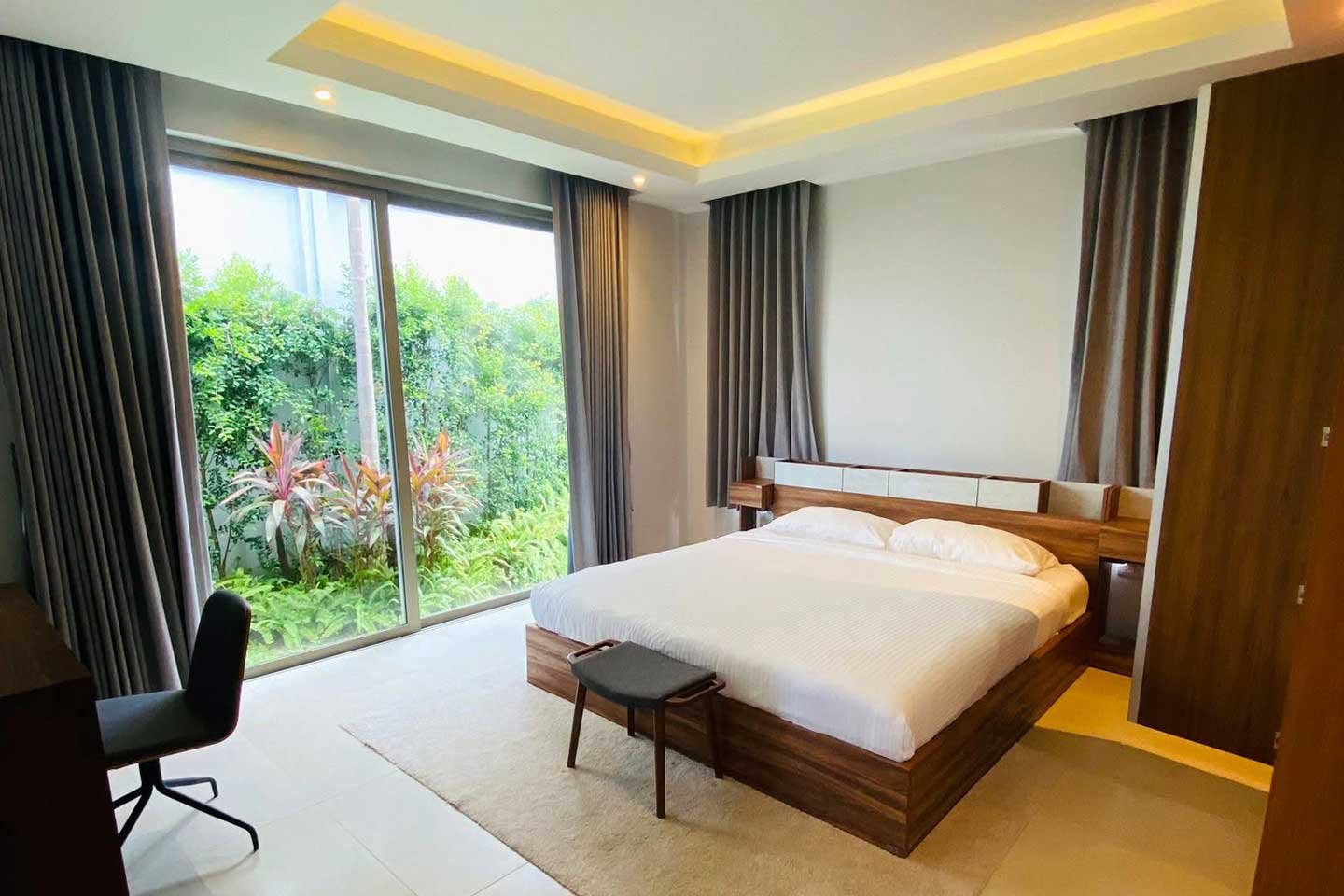 Modern 3-Bedroom Lakeside Private Pool Villa in Cherngtalay