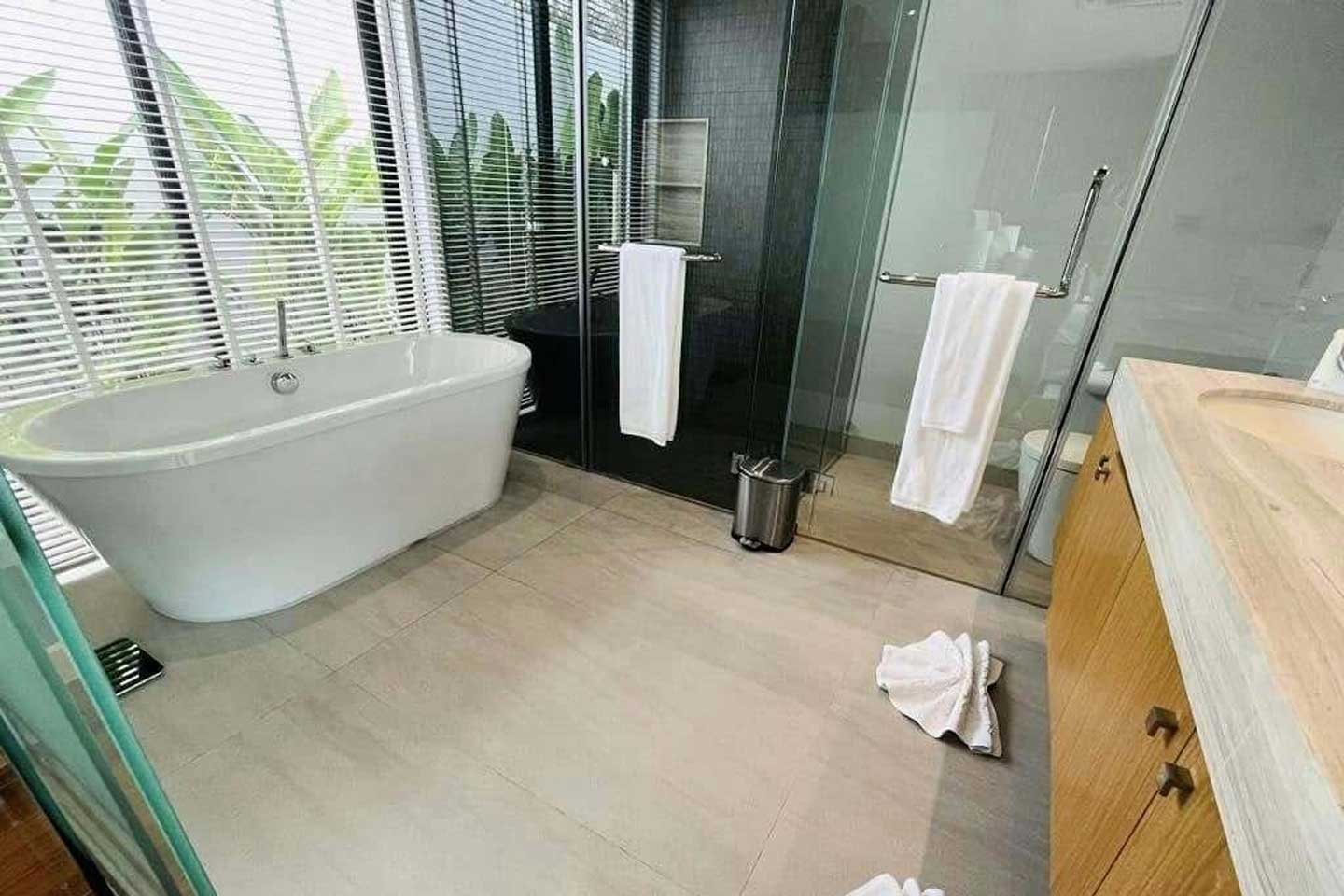 Refined Modern Loft 3-Bedroom Villa in Si Sunthon