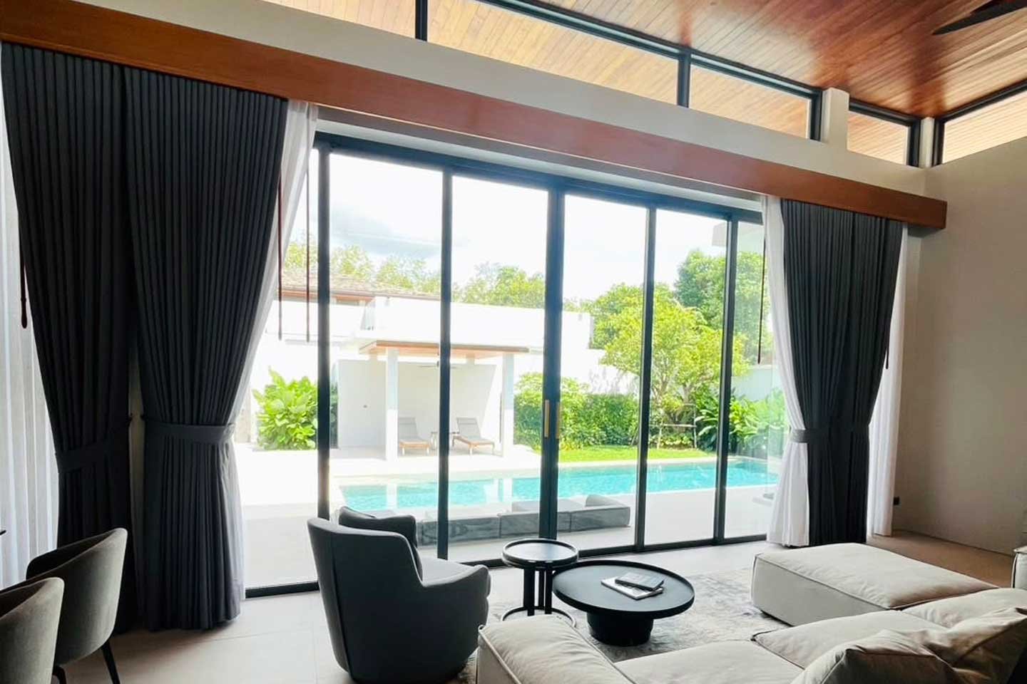 Spacious 4-Bedroom Modern Loft Villa in Cherngtalay