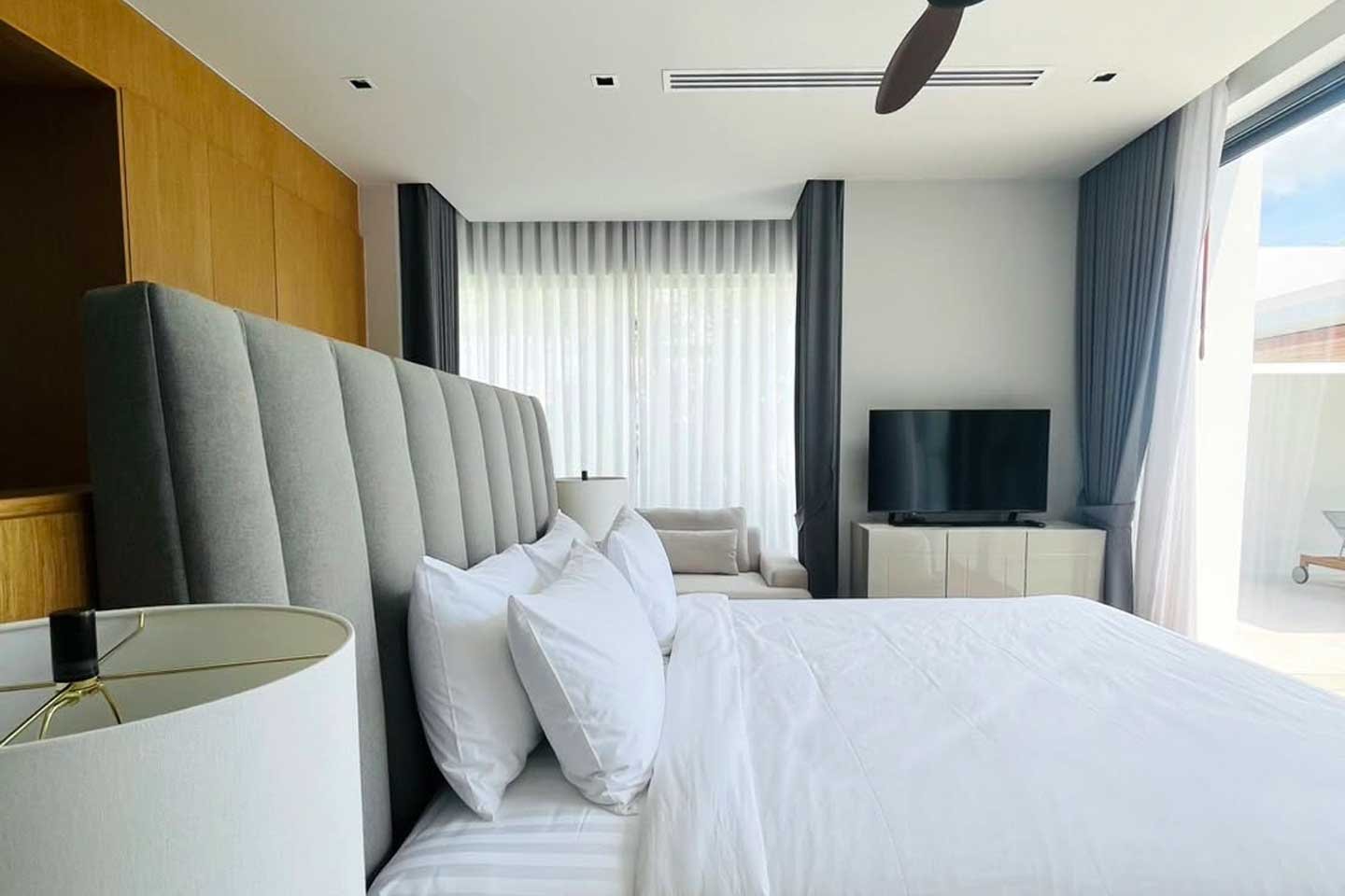 Spacious 4-Bedroom Modern Loft Villa in Cherngtalay