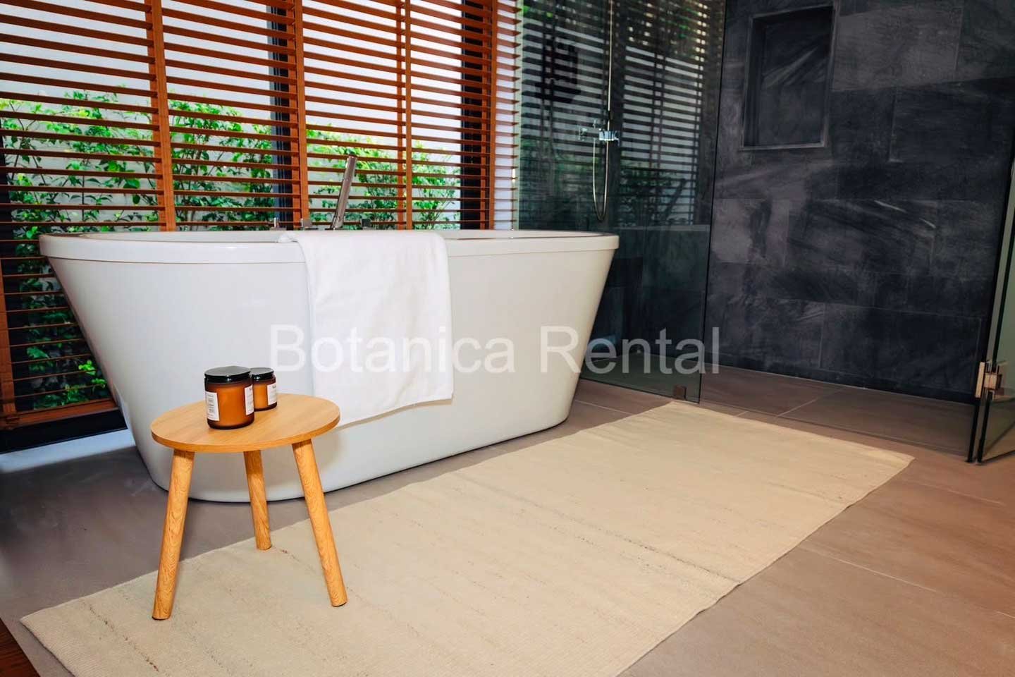 4-Bedroom Modern Loft Villa with Private Pool in Cherngtalay