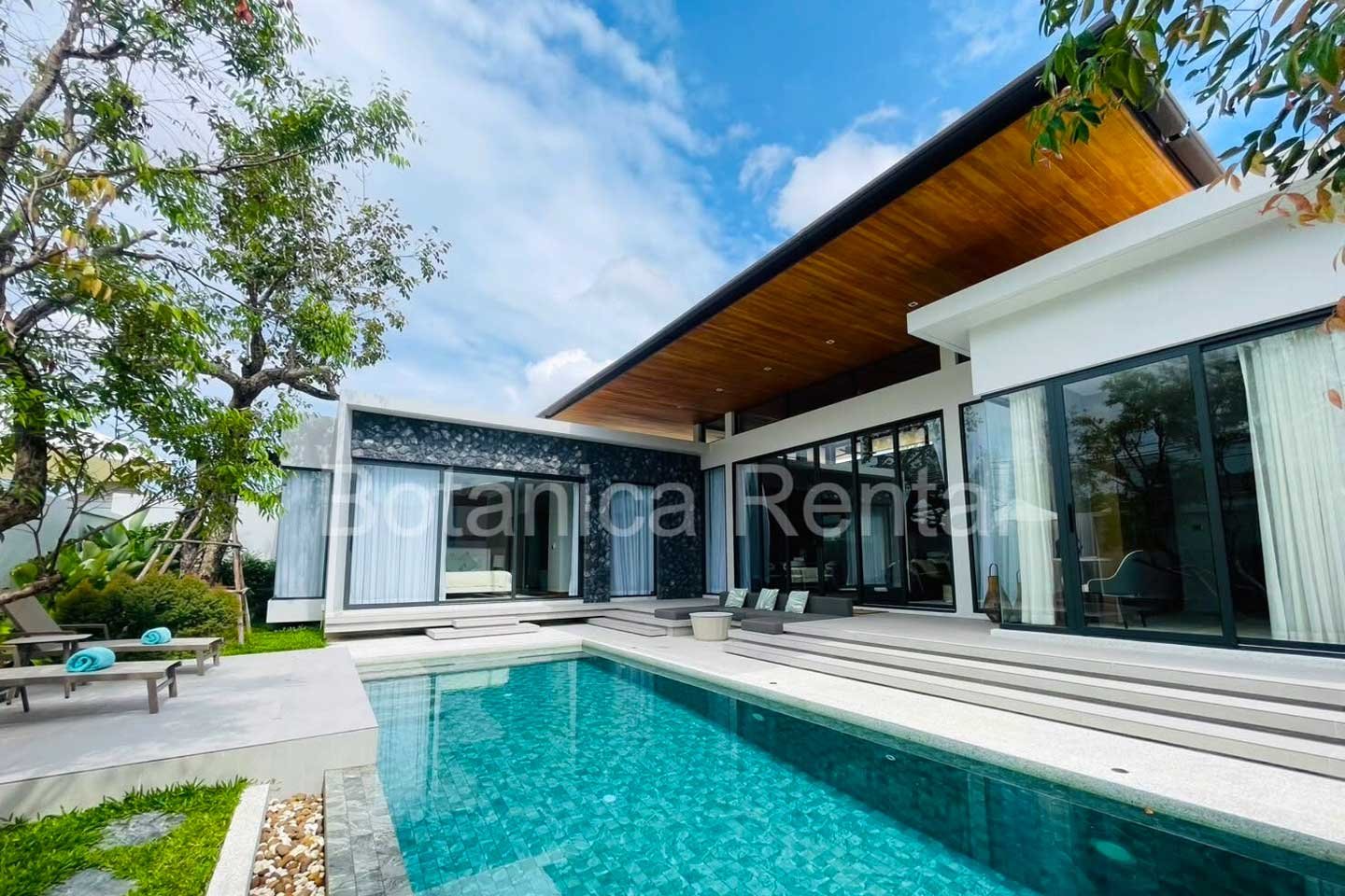 Generous 4-Bedroom Modern Pool Villa in Cherngtalay