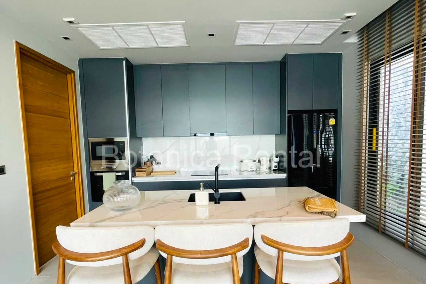 Generous 4-Bedroom Modern Pool Villa in Cherngtalay