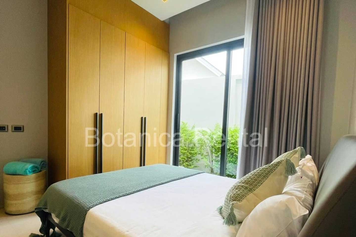 Generous 4-Bedroom Modern Pool Villa in Cherngtalay