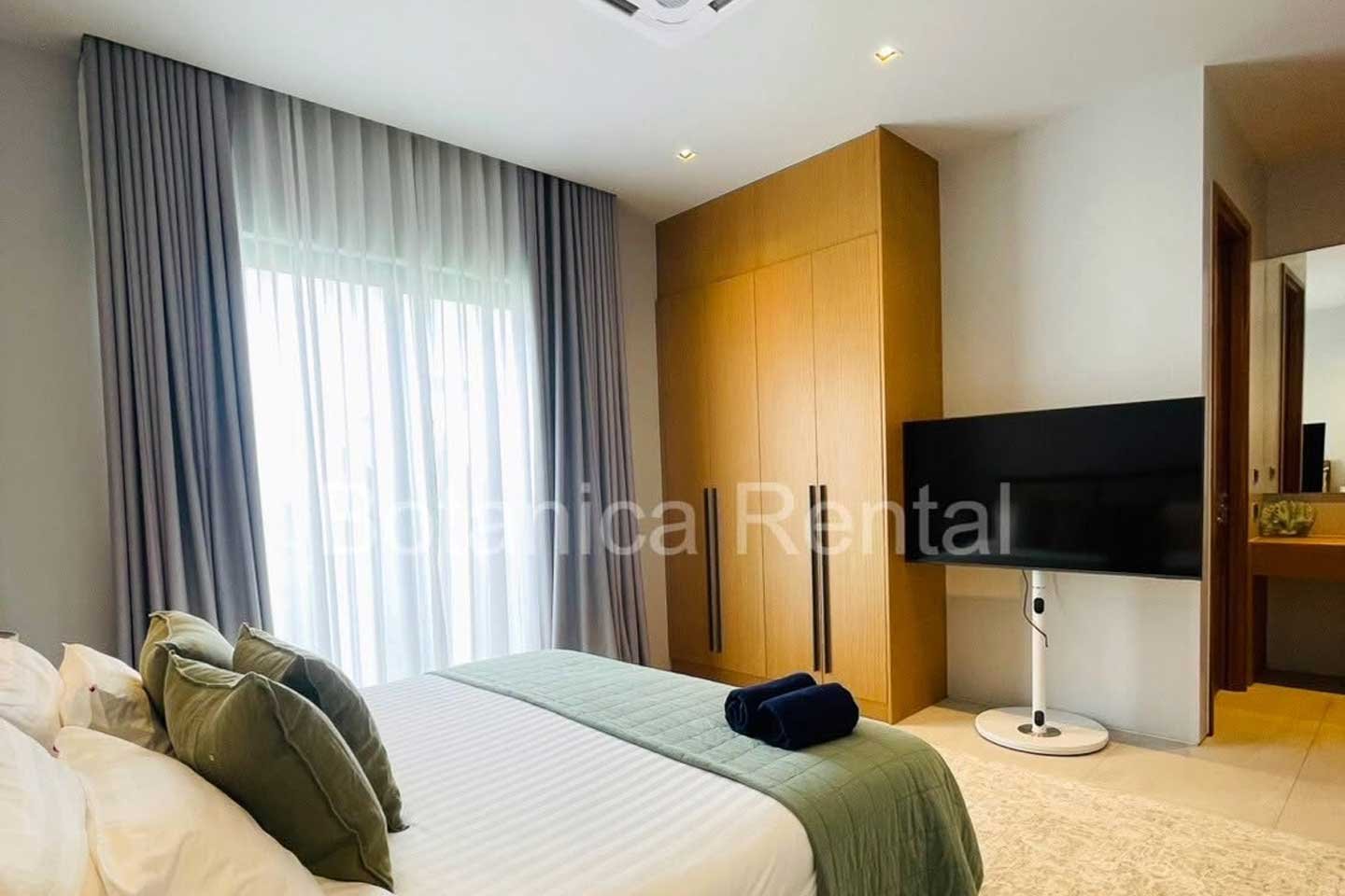 Generous 4-Bedroom Modern Pool Villa in Cherngtalay