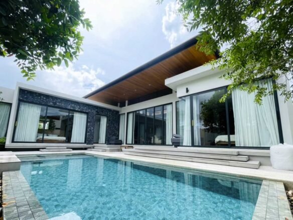 Modern Pool 3-Bedroom Villa for Long-Term Rent near Bangtao