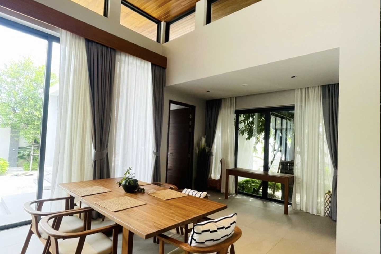 Modern Pool 3-Bedroom Villa for Long-Term Rent near Bangtao