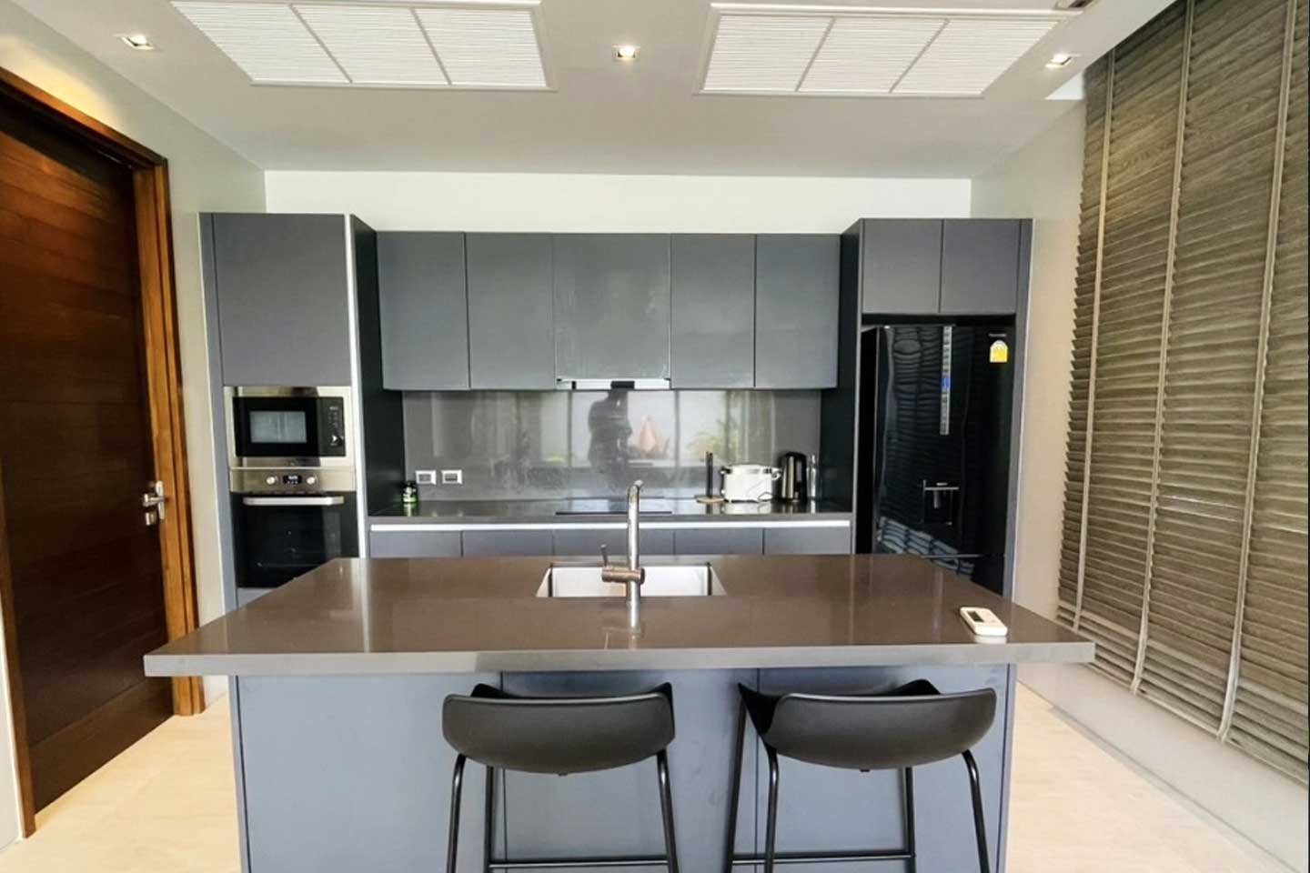 Modern Pool 3-Bedroom Villa for Long-Term Rent near Bangtao
