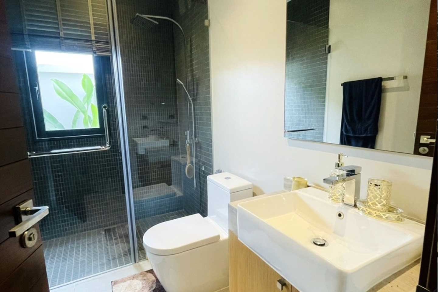 Modern Pool 3-Bedroom Villa for Long-Term Rent near Bangtao