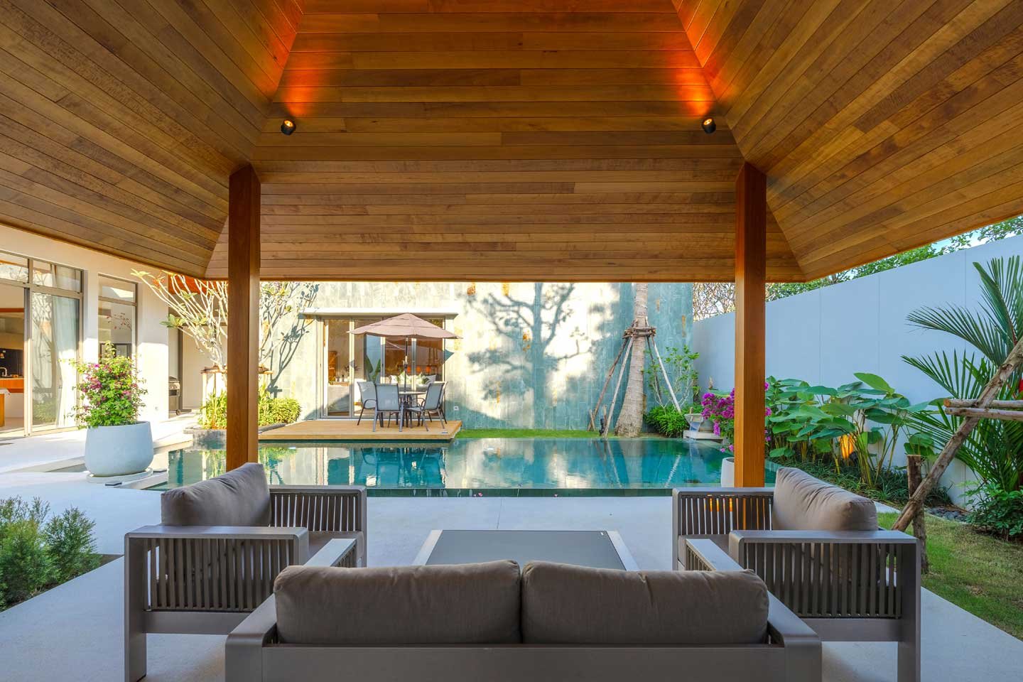 Stylish 2-Bedroom Pool Villa in Pru Jampa