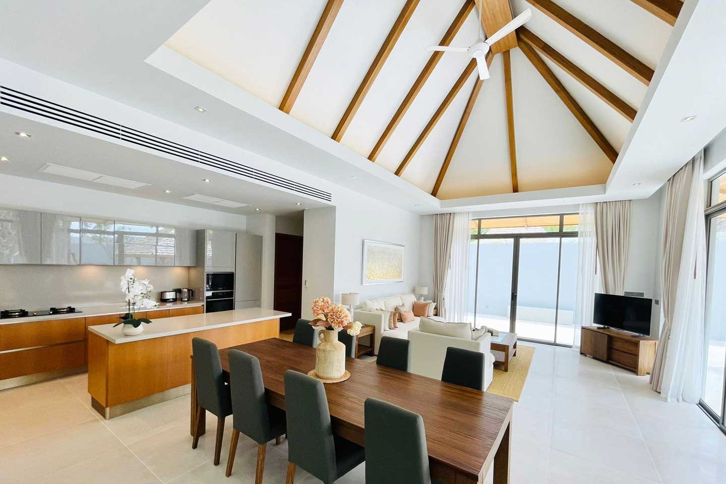 Expansive 4-Bedroom Pool Villa in Pru Jampa