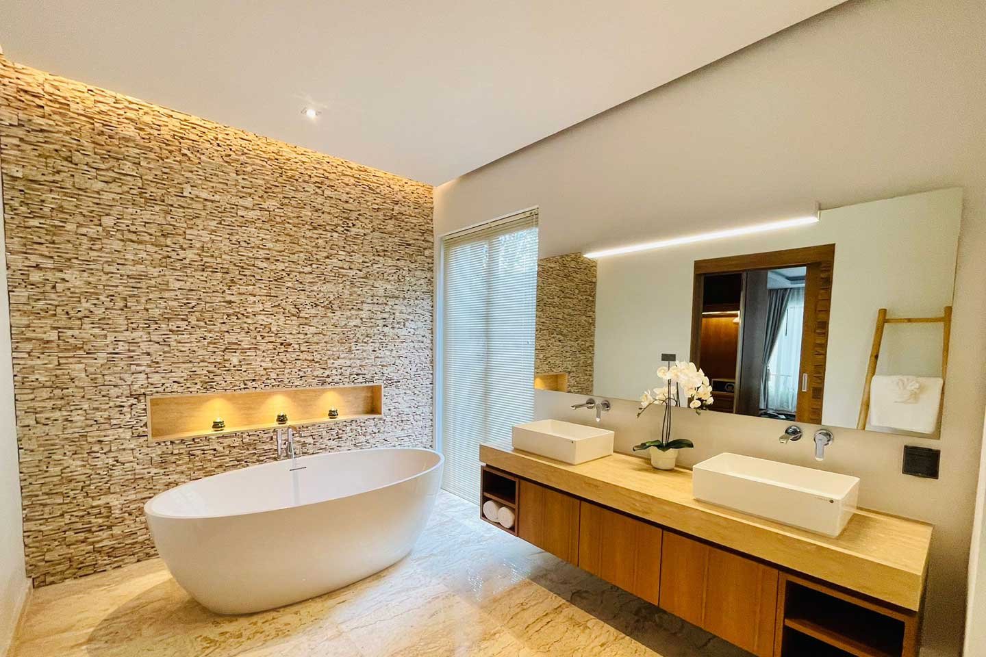 Expansive 4-Bedroom Pool Villa in Pru Jampa